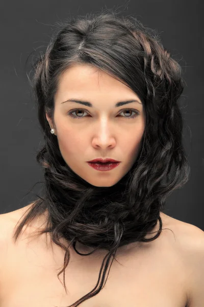 Bela longo cabelo morena mulher retrato — Fotografia de Stock