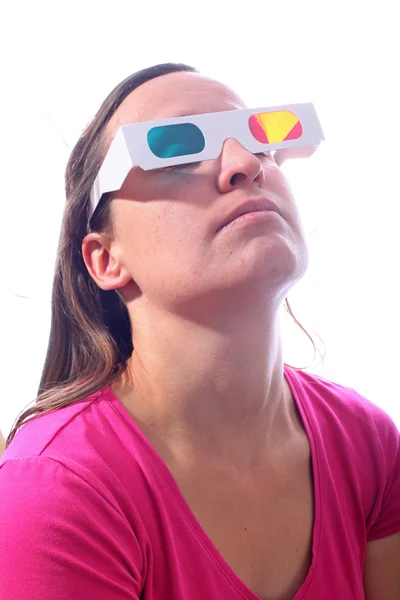 Молодая женщина смотрит вверх в 3D очки — стоковое фото