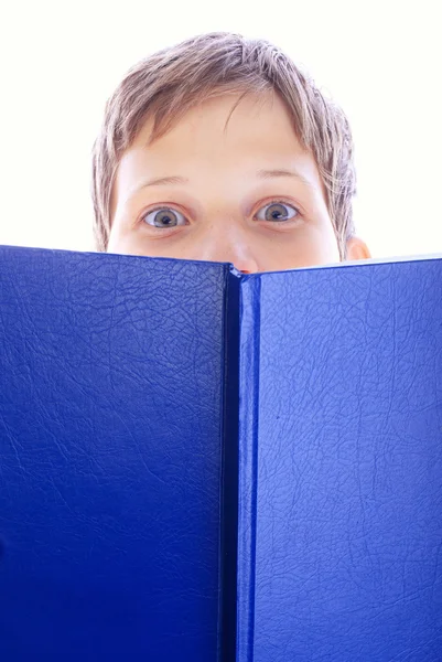 Jonge jongen boek — Stockfoto