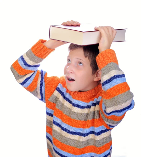 Niño estudiante con un libro en la cabeza —  Fotos de Stock