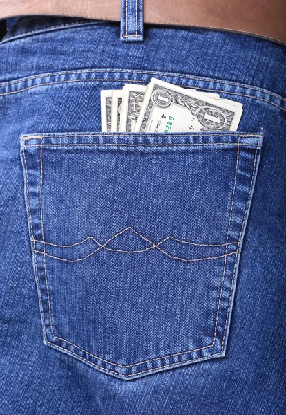 Много долларов в кармане джинсов — стоковое фото