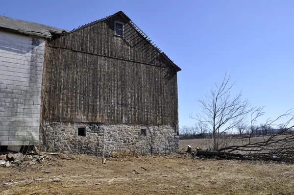 Antiguo granero desgastado en Pennsylvania — Foto de Stock