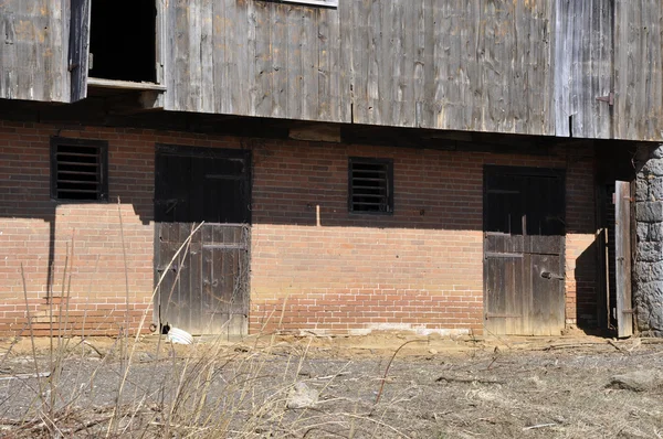 Old worn barn — Stock Photo, Image