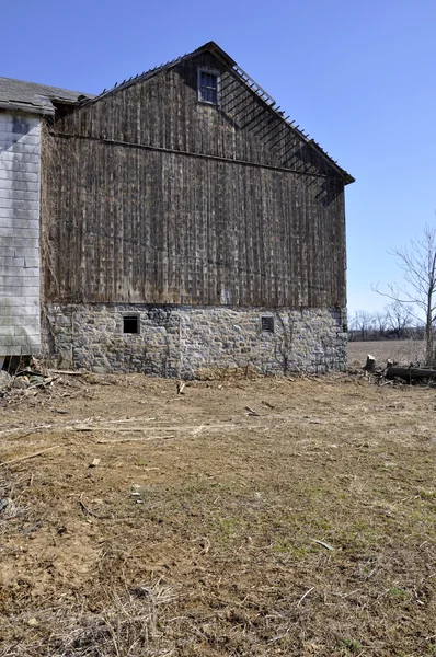 Old worn barn — Stock Photo, Image
