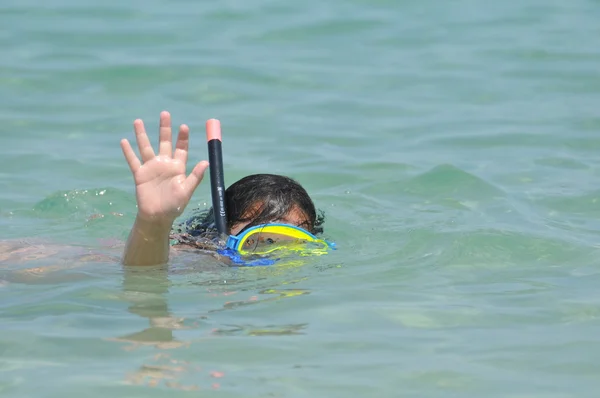 Krásná mladá dívka v potápěčské masky — Stock fotografie