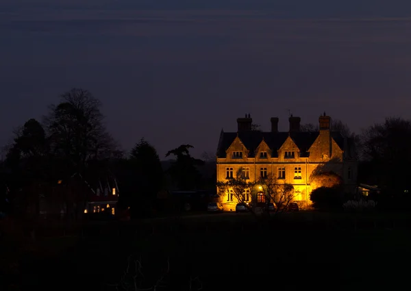 Landhuis avondverlichting — Stockfoto