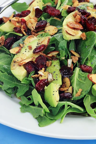 Ispanak ve Avokado salatası — Stok fotoğraf