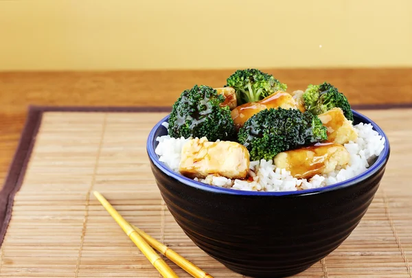 Tofu y brócoli —  Fotos de Stock
