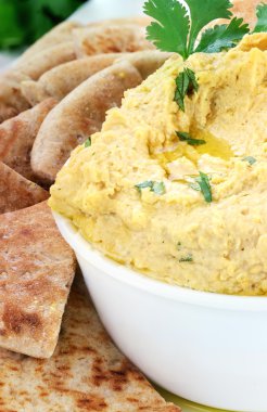 Humus ve pita ekmeği