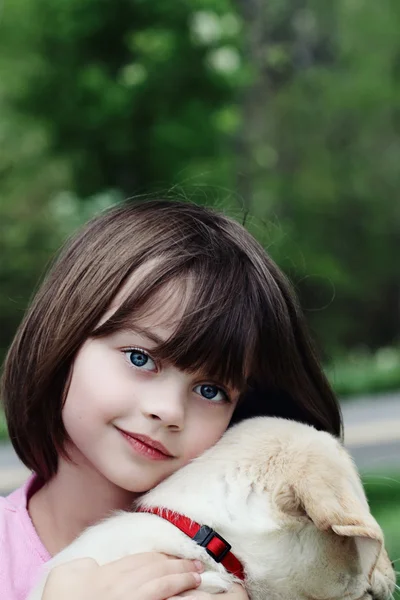 Gyermek és őt Puppy — Stock Fotó