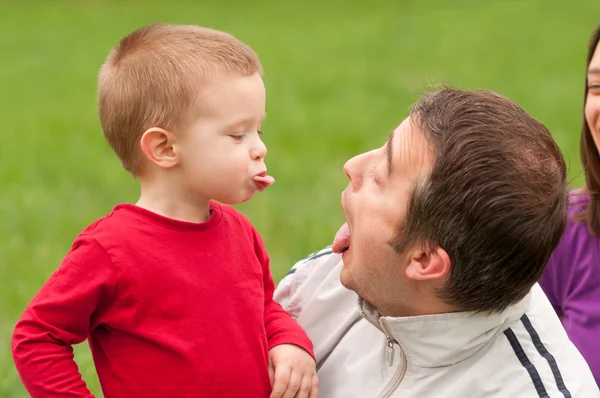 Father and son having fun outdoor on beautiful spring day — Stock Photo, Image