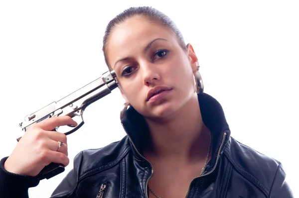Schöne Teenager-Mädchen mit Pistole an den Kopf — Stockfoto