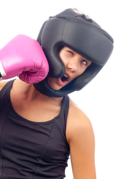 Patada chica boxeador perforado en la cara con guante de boxeo rosa —  Fotos de Stock