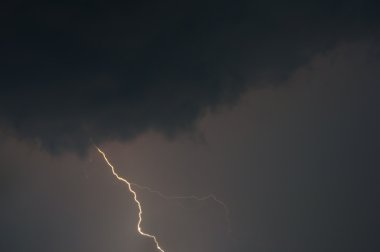 getirerek thunder, Lightning'ler ve fırtına ağır bulutlar