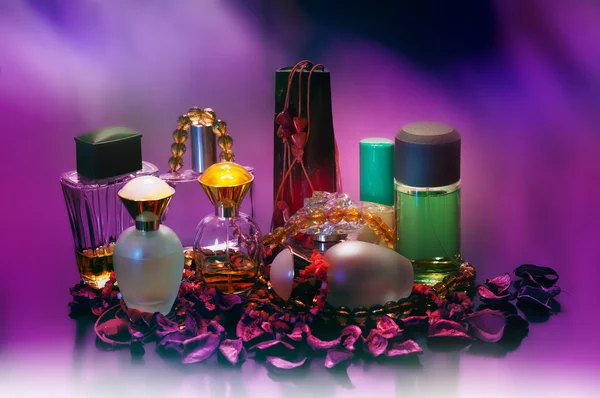 Coleção de perfumes femininos — Fotografia de Stock