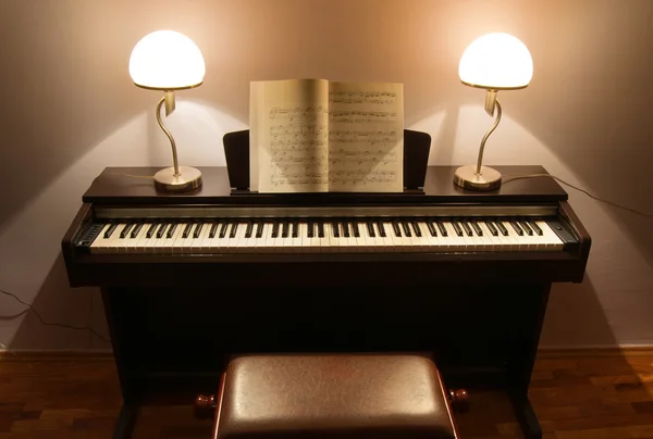 Digitales Piano bereit zum Spielen — Stockfoto