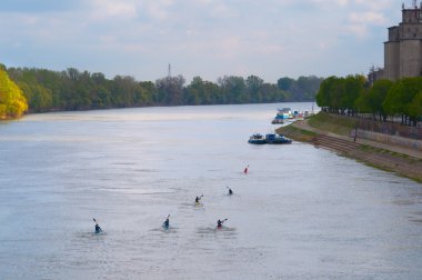 kanocu Nehri üzerinde