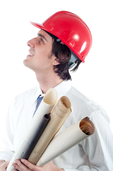Porträt eines jungen lächelnden Ingenieurs, der Baupläne hält und nach oben blickt — Stockfoto