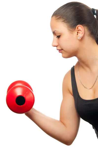 Mujer joven, fuerte y musculosa haciendo ejercicio con mancuerna roja — Foto de Stock