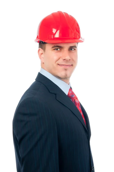帅哥微笑着工程师与白色上孤立他头上的红色安全帽的肖像 — 图库照片