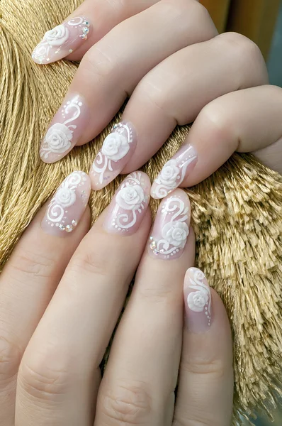 Manicure met rozen — Stockfoto