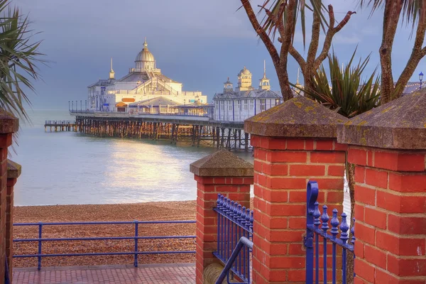 Eastbourne pier basking in late afternoon sun — Stock Photo, Image