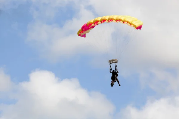 Tandem of skydivers — Stock Photo, Image