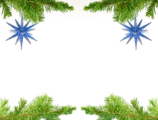 Karácsonyfa nyaralás dísz lóg egy örökzöld ág — Stock Fotó