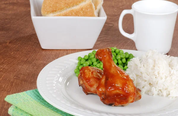 Chicken leg meal with vegetables — Stock Photo, Image