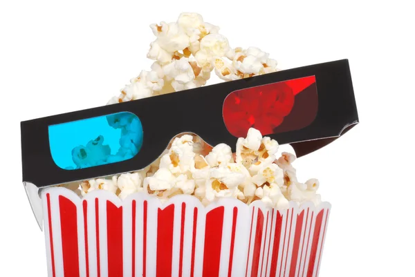 Nahaufnahme 3D-Gläser mit Popcorn — Stockfoto