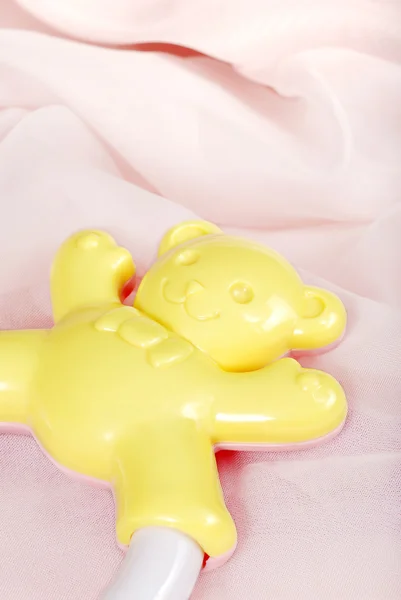 Macro gele baby rammelaar speelgoed — Stockfoto