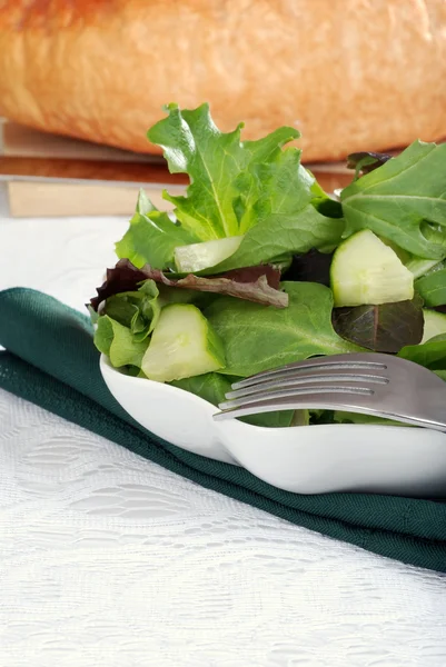 Karışık salata çatalı odaklanmak — Stok fotoğraf