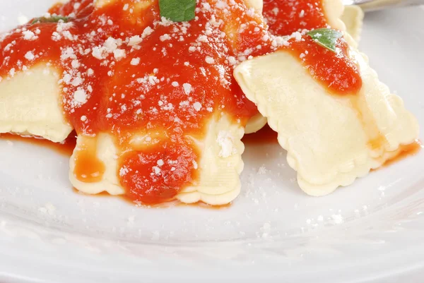 Ravioli con queso parmesano —  Fotos de Stock