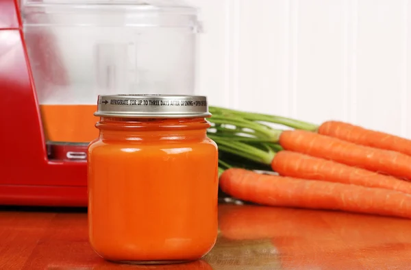 Closeup wortel organik makanan bayi — Stok Foto