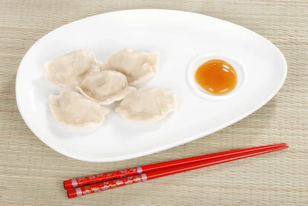 Asian dumplings with chopsticks — Stock Photo, Image