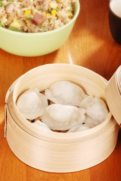 Dumpling in bamboo basket — Stock Photo, Image