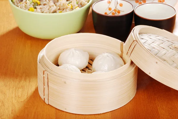 Pork dumplings in bamboo basket — Stock Photo, Image