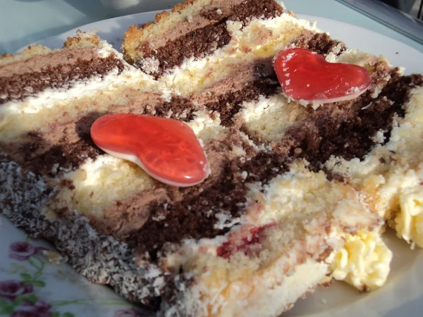 reçelli kalpler ile pasta