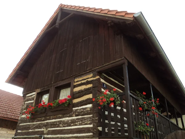 Старый деревянный народный дом — стоковое фото