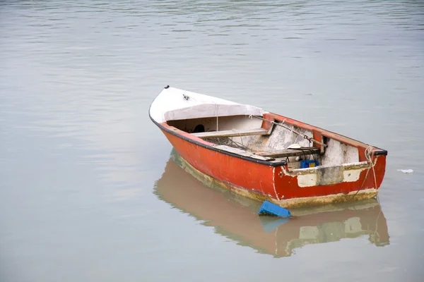 孤独的小船 — 图库照片