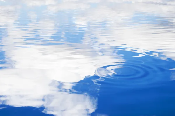 Небо в воде — стоковое фото