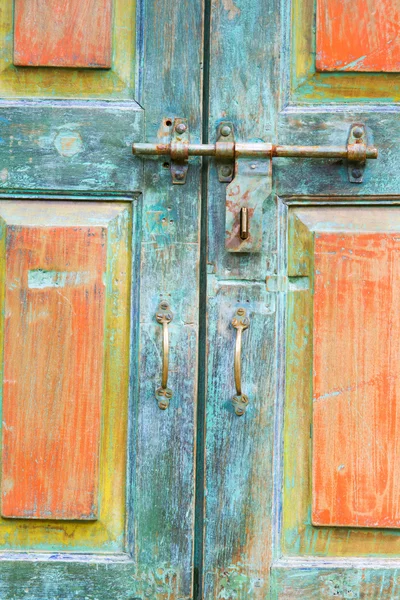 Fragmento de portas antigas — Fotografia de Stock