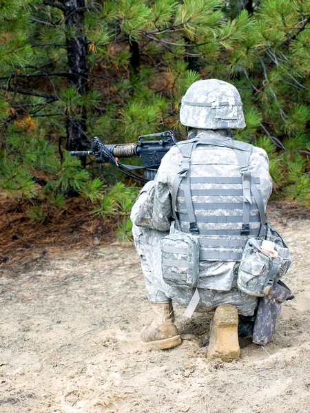 Amerikansk soldat i aktion - Stock-foto