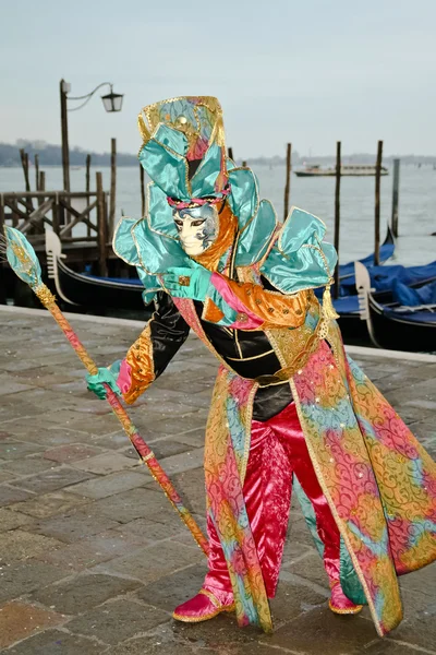 Maskerad person i Venedig — Stockfoto