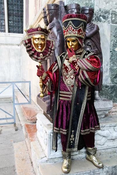 Maskerad person i Venedig — Stockfoto