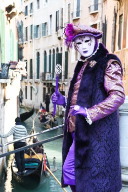 Venice, İtalya - 4 Mart: maskeli kimliği belirsiz kişi st detay