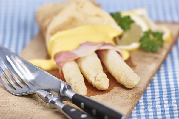 White asparagus wrapped with ham — Stock Photo, Image