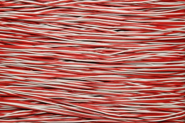 Красно-белый медный кабель — стоковое фото