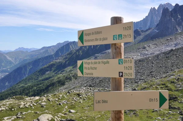 Schild im Berg — Stockfoto