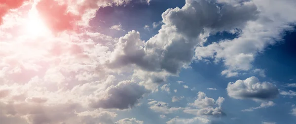 ท้องฟ้าที่มีเมฆ — ภาพถ่ายสต็อก